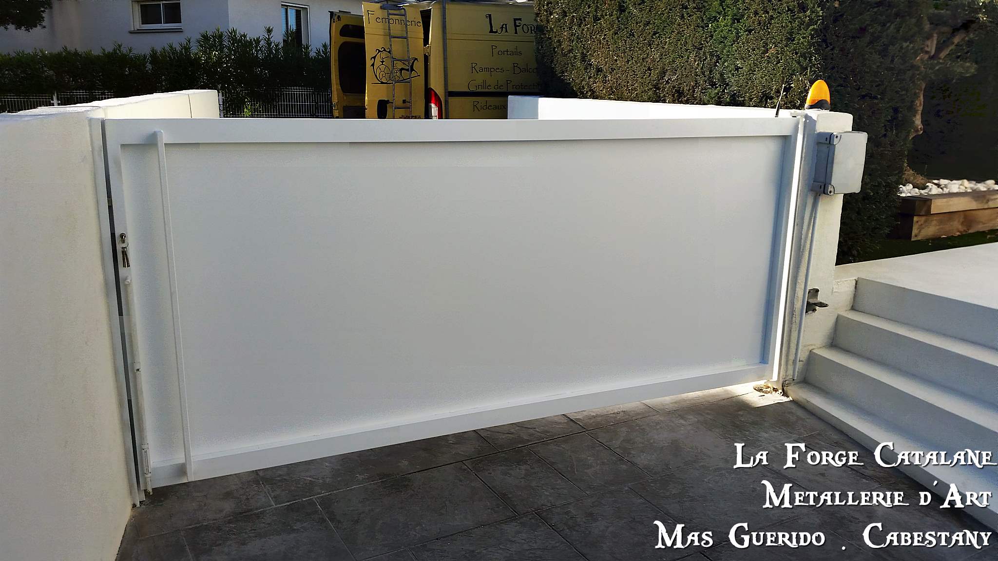 portail un vantail tole plein moderne decoupe laser vantaux  La Forge Catalane Cabestany (4).jpg